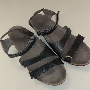 Naot Black Wedge Sandals Size 40 Leather & Cork